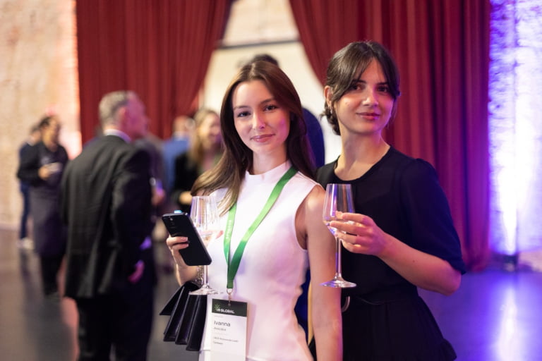 From left to right: Lucija Daolio and Ivanna Alecska