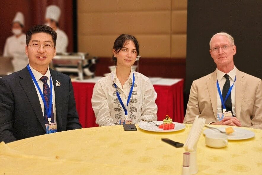 from left to right: Mr. Lu, Lucija Daolio, Klaus Oblin during lunch at the ICC China Arbitration Day